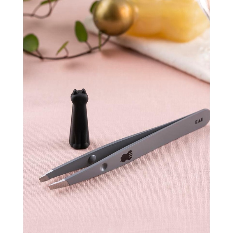 KAI Nyarming Cat Tweezers