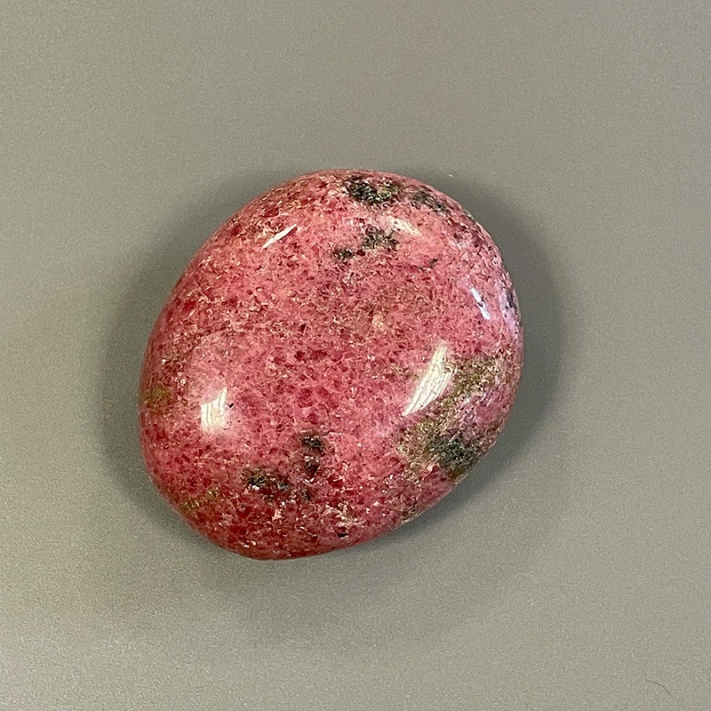 Rhodonite Palm Stone – Ethically sourced