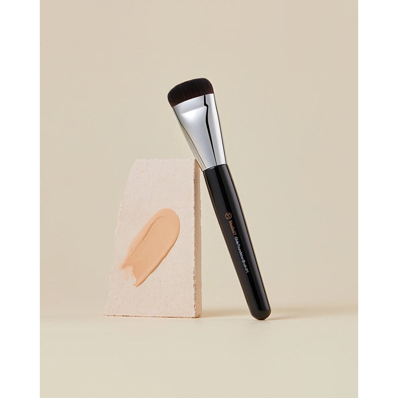 Studio 17 Glide Foundation Brush 411